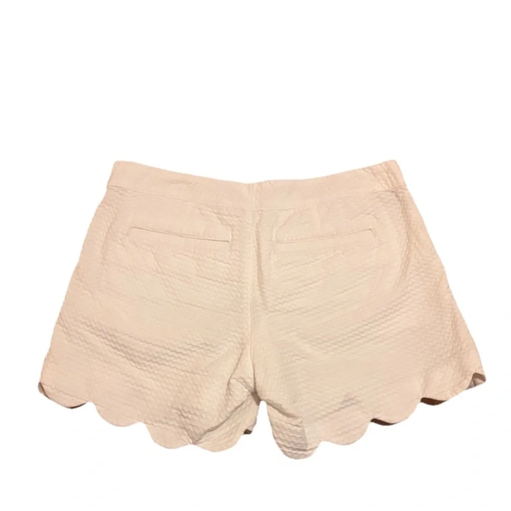 Lilly Pulitzer Womens 00 White Buttercup Scallop Hem Shorts 28 Waist Resort Wear - Picture 3 of 8